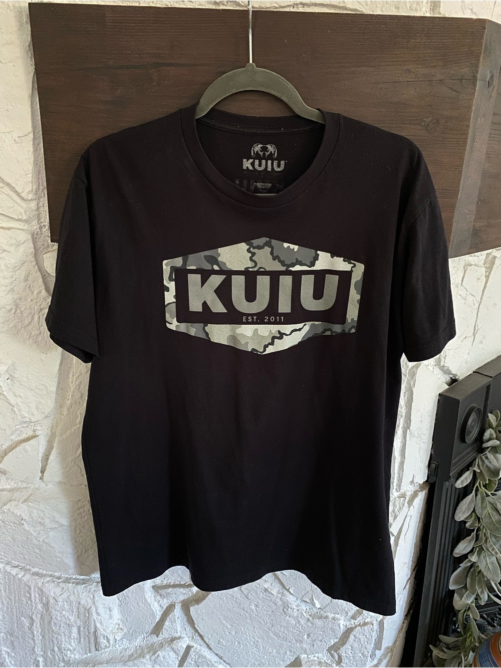 KUIU black tshirt with camo accent logo